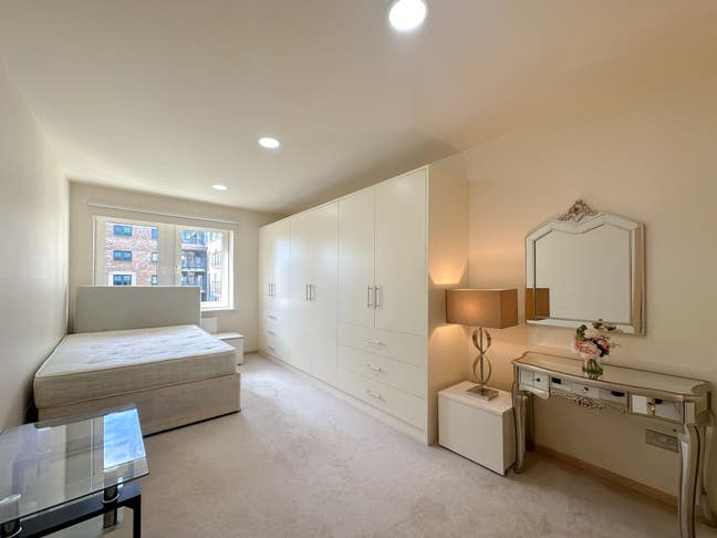Stunning Modern Ensuite Double Room in Kensington Main Photo
