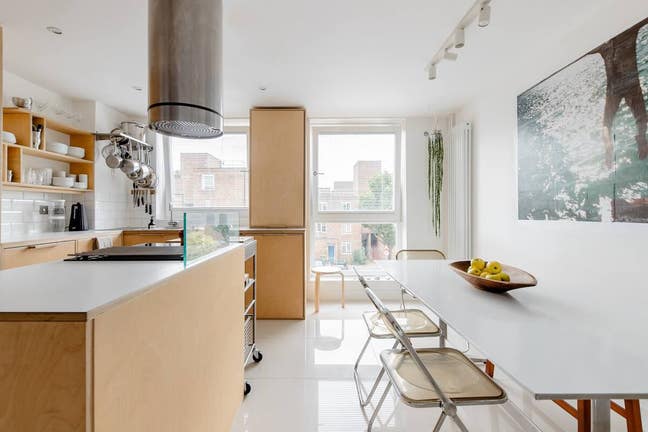 Ensuite MOD - FRI , just off Columbia Rd E2  Main Photo