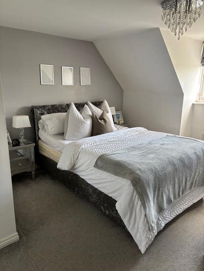 Double room with en suite available  Main Photo