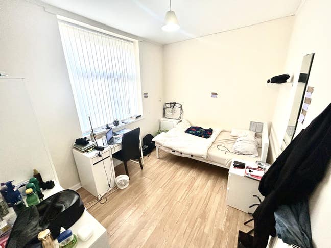 Double Student Room Available October  Main Photo