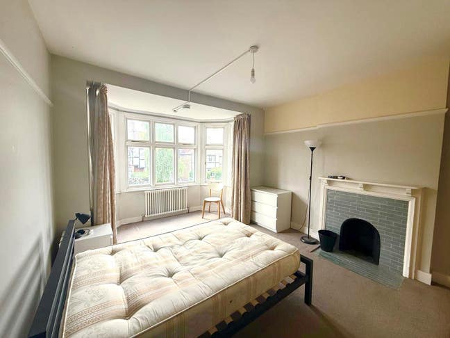 Good side Double  Room Available in West Ealing  Main Photo