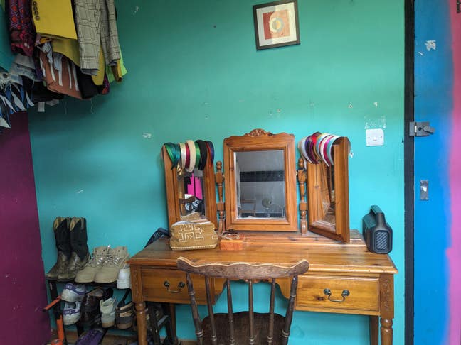 Room in Friendly Warehouse Share Main Photo