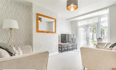 Spacious Double Room - MCR City Centre Main Photo