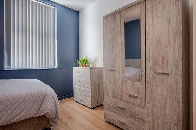 Ensuite with Kitchenette!  First Month Half Price Main Photo