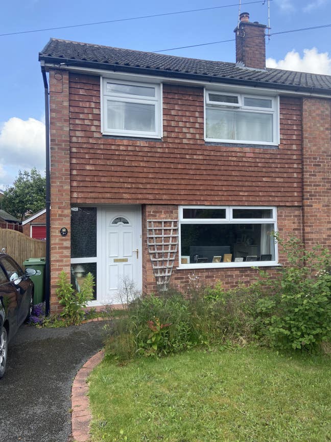 Semi detached house in quiet friendly road Main Photo
