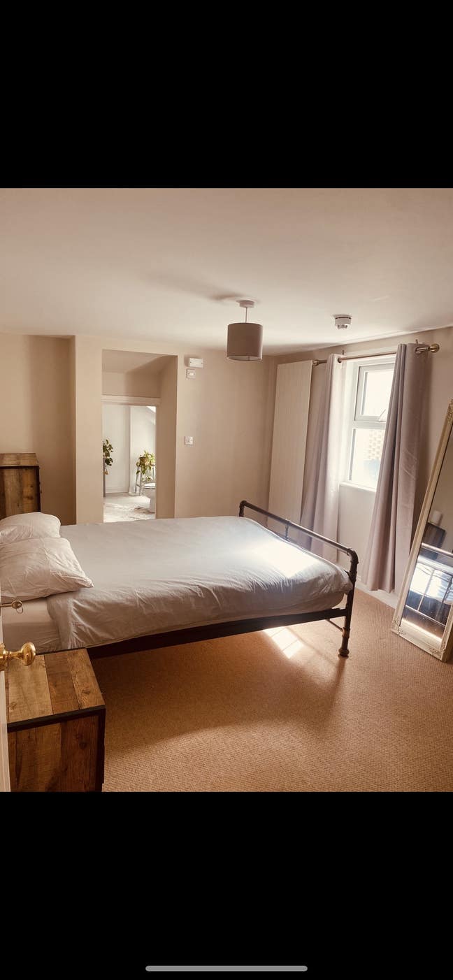 Double room with huge en-suite.  Main Photo