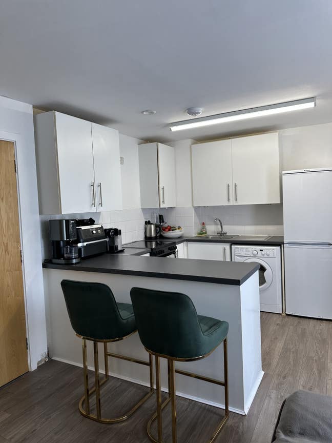 Double room to rent in a 2 bed apartment SW1 Main Photo