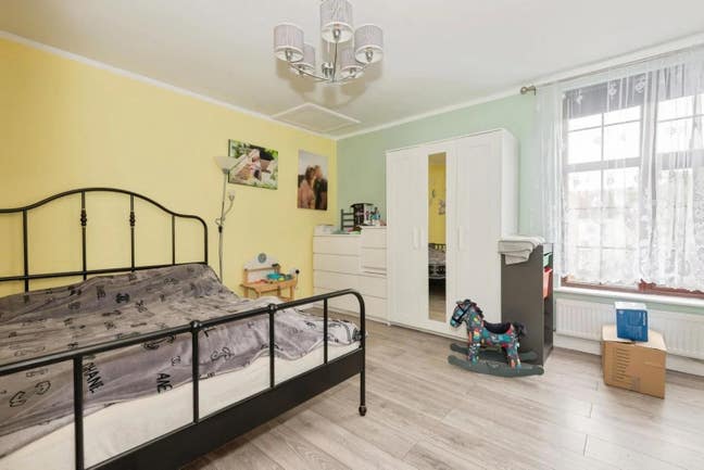 Rooms to Let in Leatherhead Main Photo