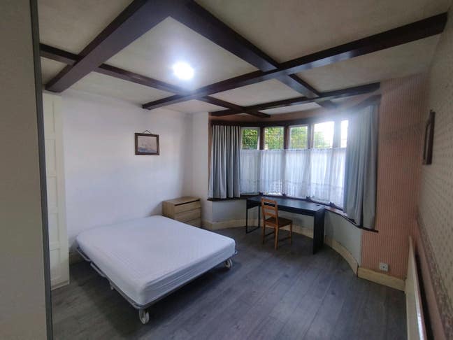 A Large room next to tube station to rent Main Photo