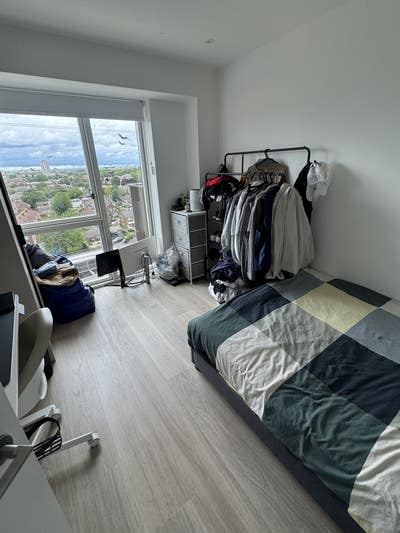 🏡 Double Room w/ Private Bathroom in Modern Flat  Main Photo