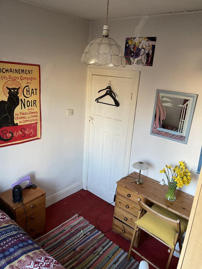 Snug single room for Monday to Friday worker  Main Photo