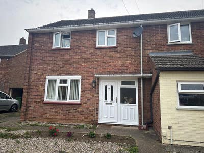 Single Room with double bed near city centre Main Photo