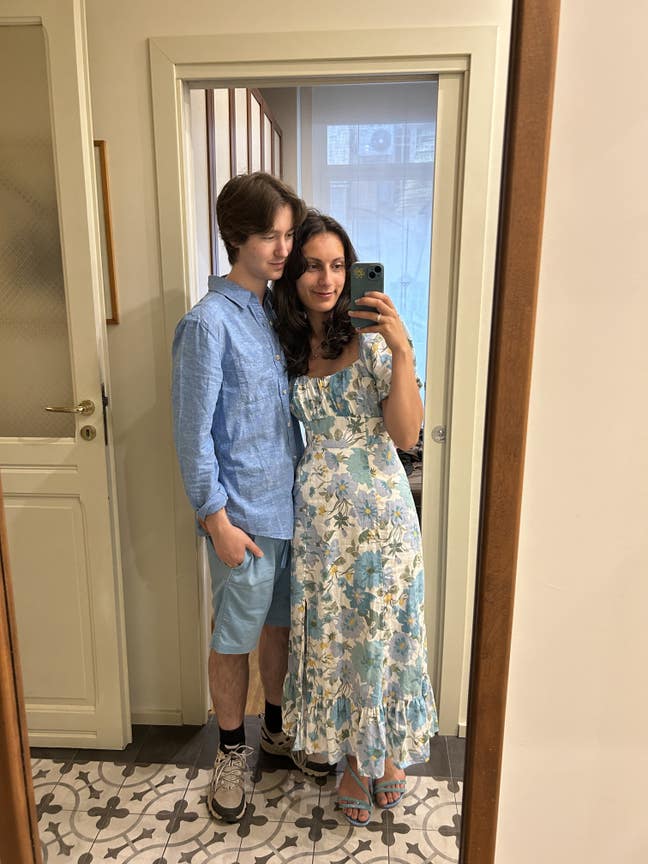 Couple looking for ensuite room Main Photo