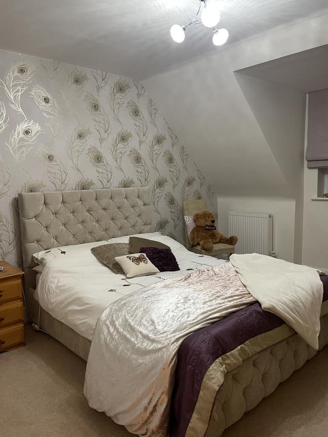 Furnished double room with separate ensuite Main Photo