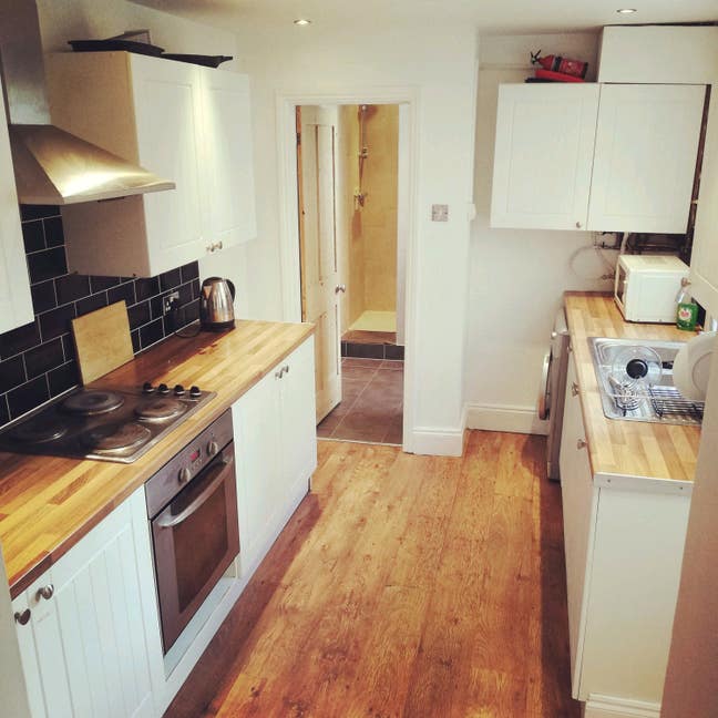 Large Double Room Close To The Town/Train Station  Main Photo