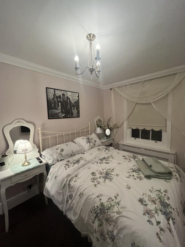  Double room in quaint cottage old isleworth Main Photo