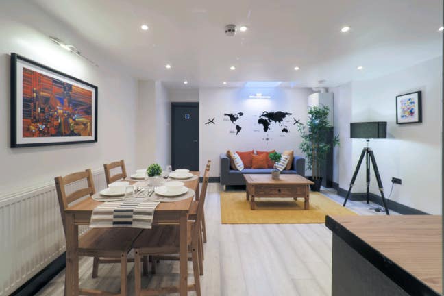 Studio at Monica Close - newly refurbished Main Photo
