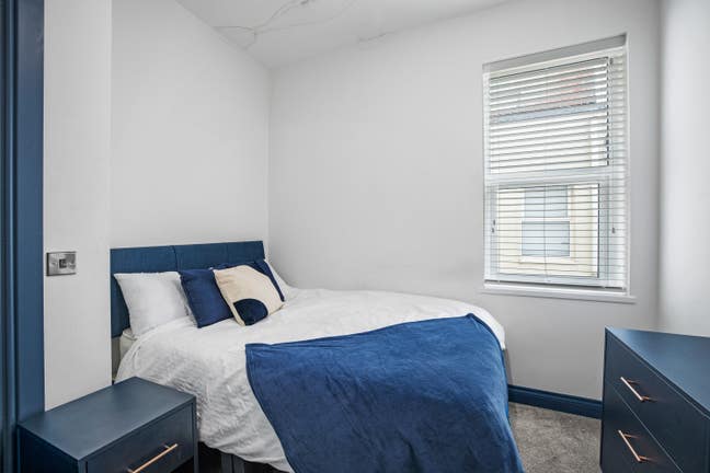 Stunning Double Room Available on The Hoe! Main Photo