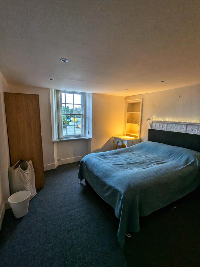 Fully Furnished Room for Rent Main Photo