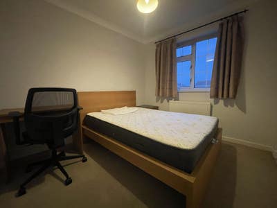 Room to Let - Working Professional House Main Photo