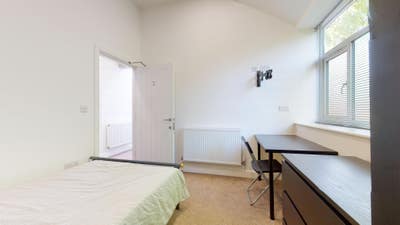 Meadow lane - 8 Bed House share Main Photo