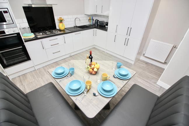 🏡 Spacious Ground Floor Room  in Town Centre Main Photo