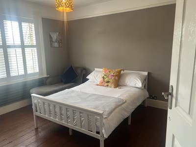 Double spacious room in large house  Main Photo