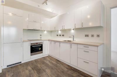 1 luxury room at pontoon docks Main Photo