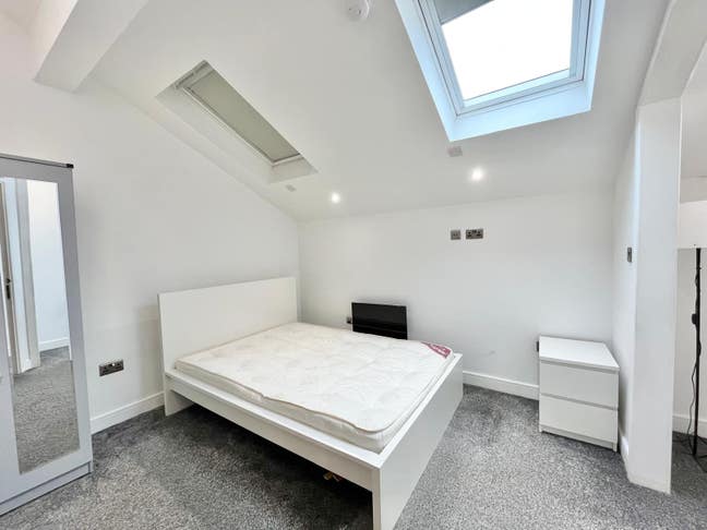 ✨ Modern Double Room in a Top 4-Bed Flat Share Main Photo