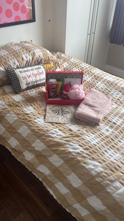 Room for rent in North Reddish.  Main Photo