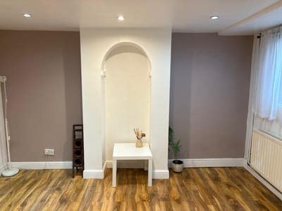 Very Large Room with Its Own Bathroom+Kitchen Main Photo