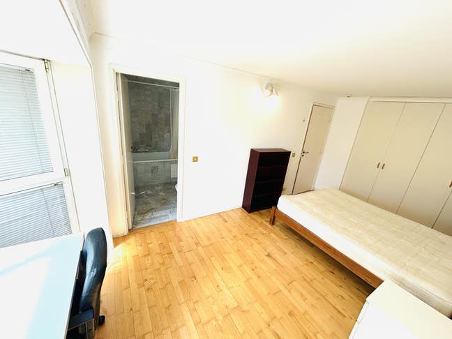 Huge Dockside Ensuite In Waterside House 🏡  Main Photo