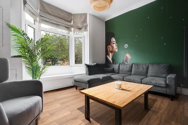 Distinctive 6-Bedroom House in near Lark Lane Main Photo