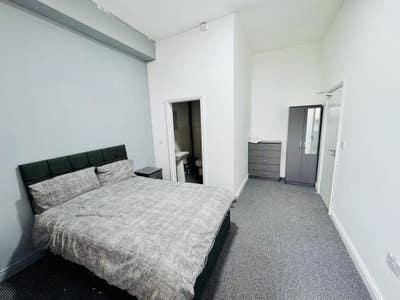 Newly Renovated, High End En-suite Rooms in Town Main Photo