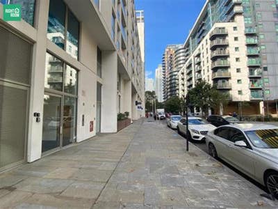 Prime 3 Bed Canary Wharf Apartment | Modern Build Main Photo
