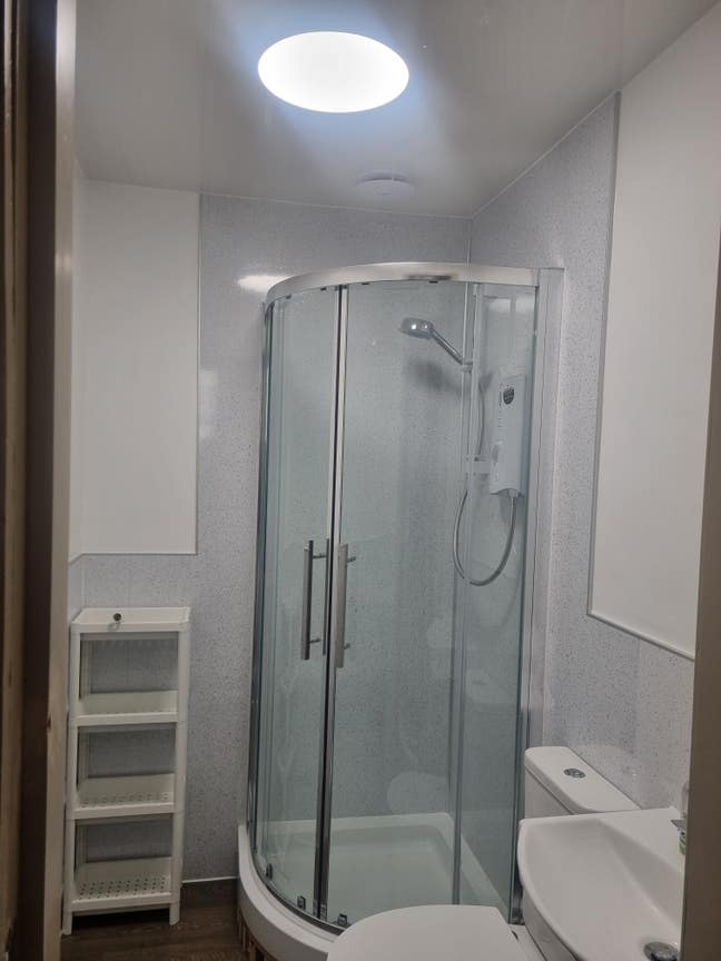 Beautiful  large double bedroom in Spacious flat Main Photo