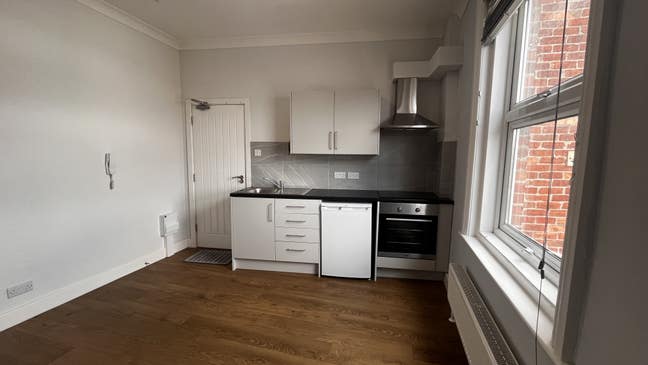 *Double Bedroom* Central Bournemouth* Own Kitchene Main Photo
