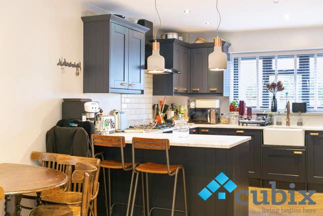 4 bed 3 bath high spec townhouse with garden Main Photo