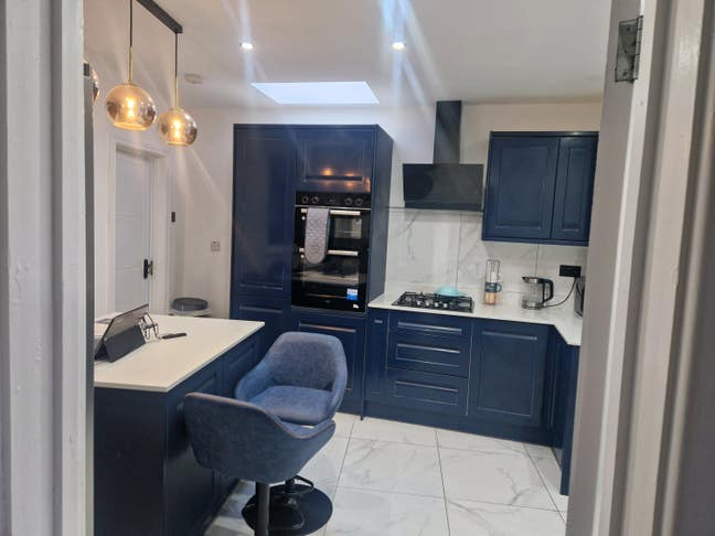 ENSUITE Double room with Separate Toilet and Bath Main Photo