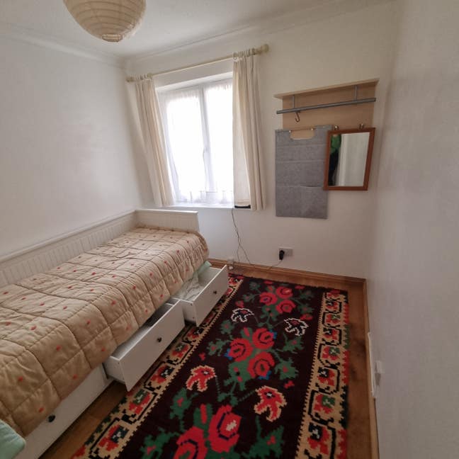 Single room for rent close to Henley centre  Main Photo