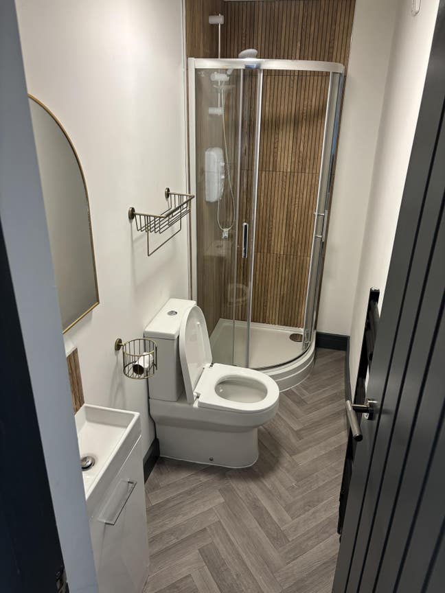 🏡 Stylish En-Suite Rooms - Bolton (BL4)  Main Photo