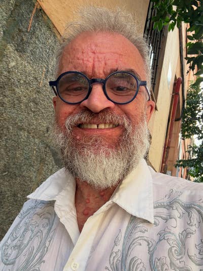 housetrained gay Welshman looking for double room  Main Photo