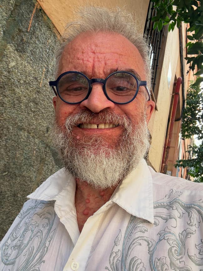 housetrained gay Welshman looking for double room  Main Photo