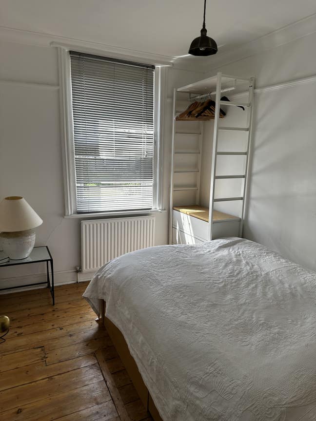 Small sunny double room in quiet clean house  Main Photo