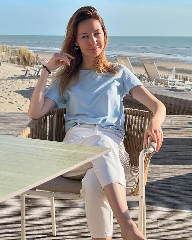 Hi there!  My name is Oksana, and I’m loo... Main Photo