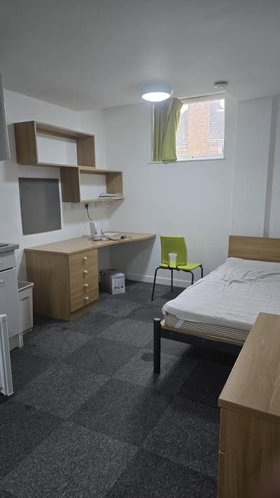 Ground Floor Studio Apartment £450 in Alum Rock Main Photo