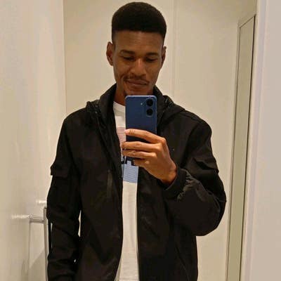 I am a professional male aged 33. I am lookin... Main Photo
