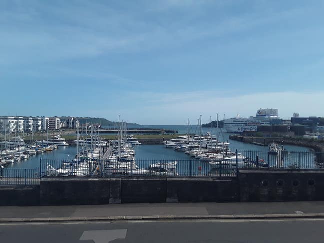 SHORT TERM ::En-suite double room -Sea view! Main Photo