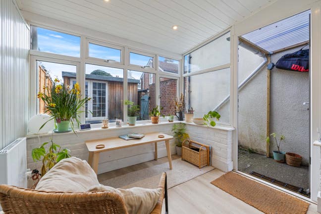 2 bed house close to the city centre  Main Photo