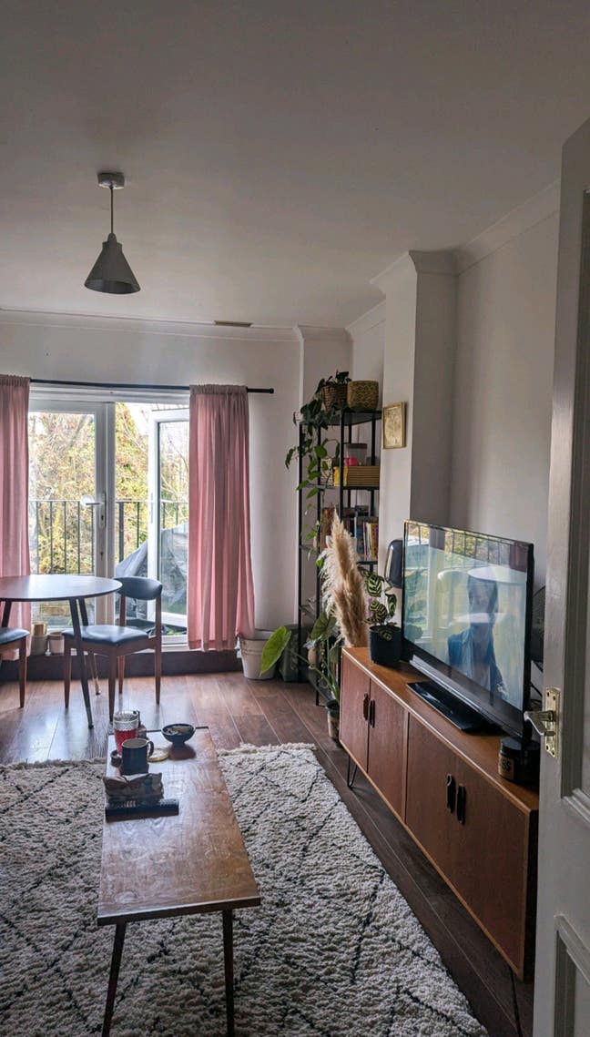Double room in two bed flat - Clapton  Main Photo